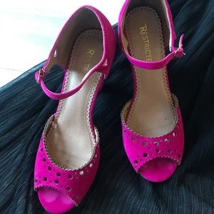 Vintage hot pink open toed heels